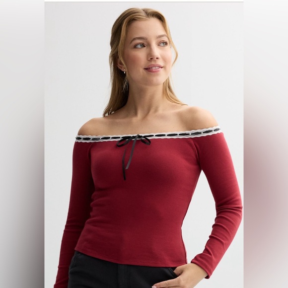 Madden Girl Long Sleeve Off The Shoulder Top With Contrast Lace Trim Deep Red M - Picture 1 of 6